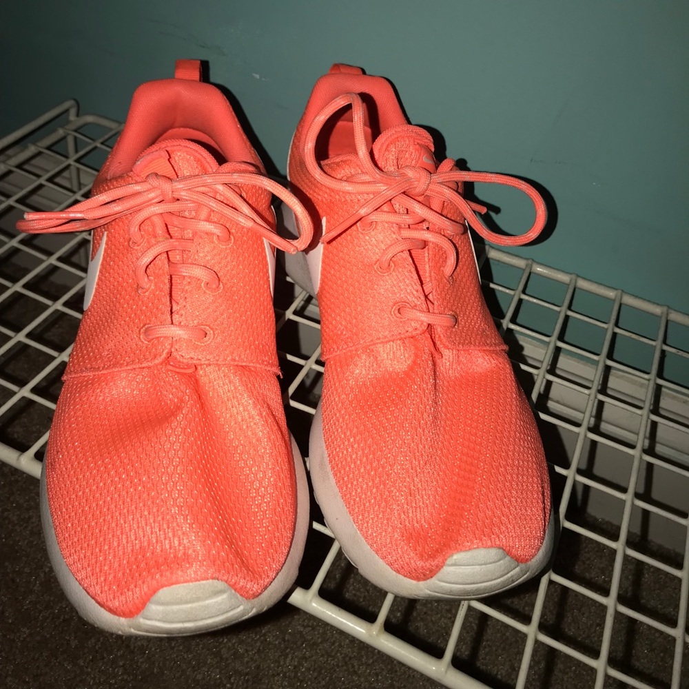 Nike Roches - Picture 2 of 4